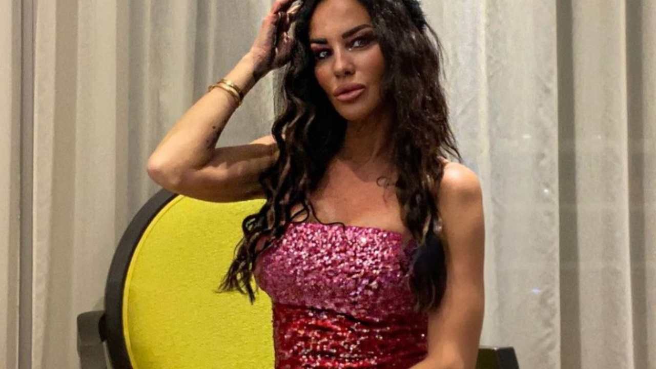 Antonella Mosetti posa sensuale