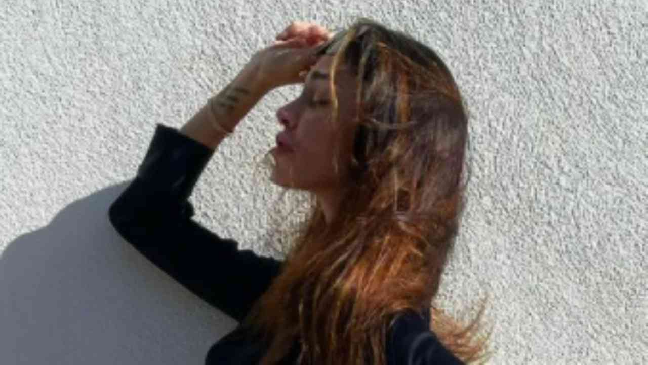 Belen Rodriguez di profilo