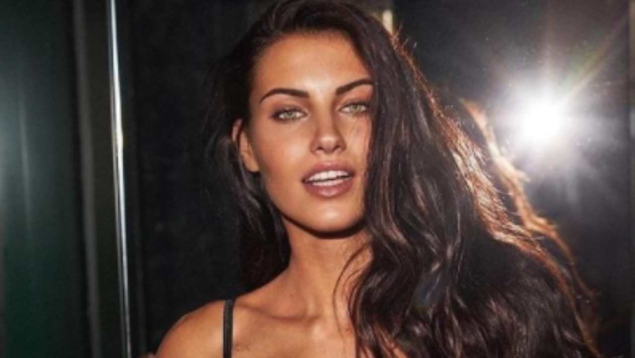 Carolina Stramare in intimo