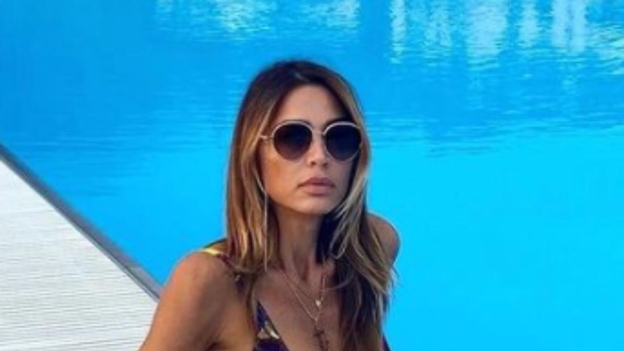 Cecilia Capriotti a bordo piscina
