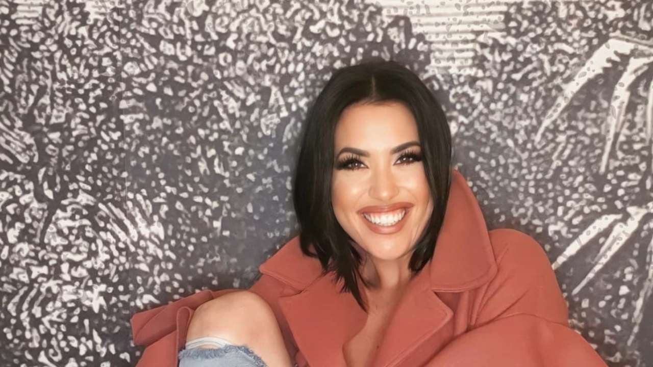 Claudia Ruggeri incrocia le gambe su Instagram