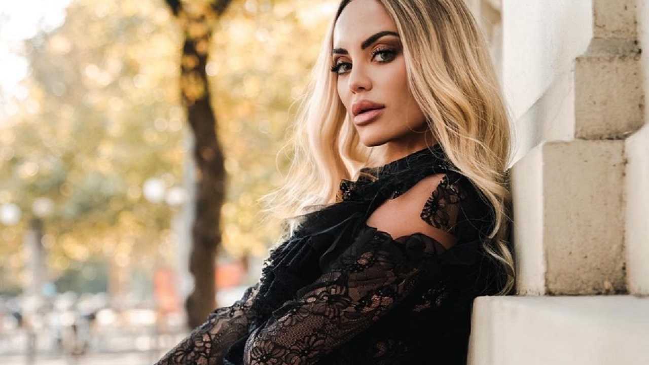 Elena Morali primo piano