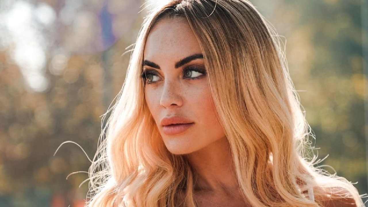 Elena Morali primo piano