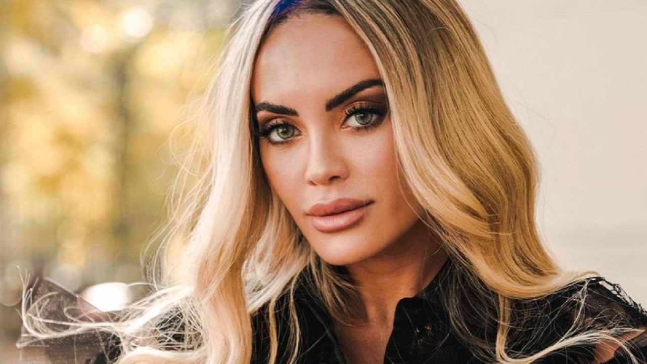 Elena Morali primo piano