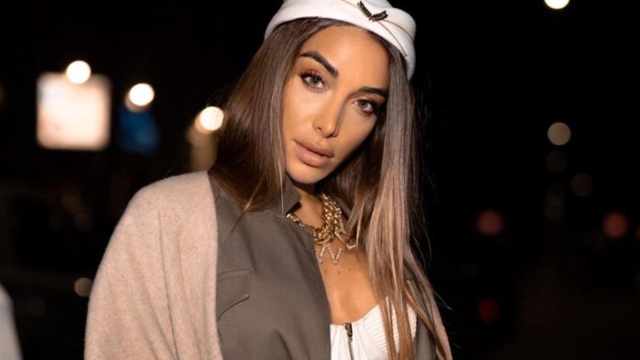 Elisa De Panicis in posa