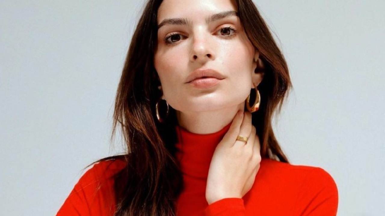 Emily Ratajkowski in posa