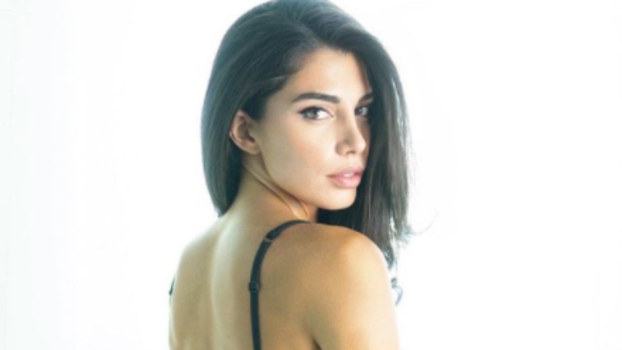 Fabrizia Santarelli di spalle