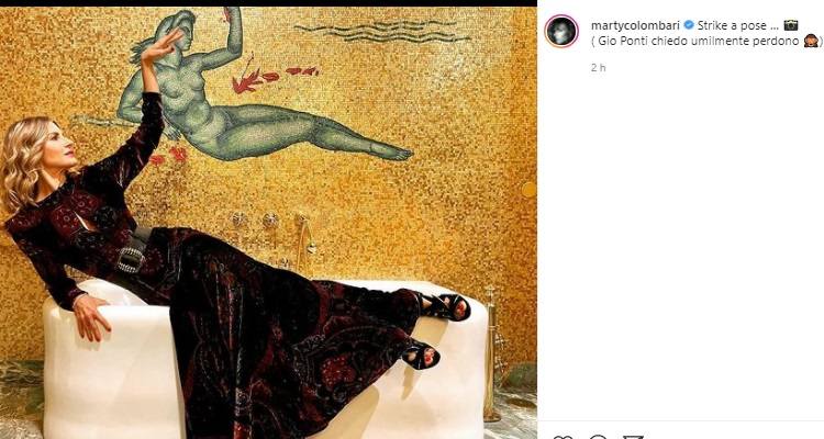 Martina Colombari elegante