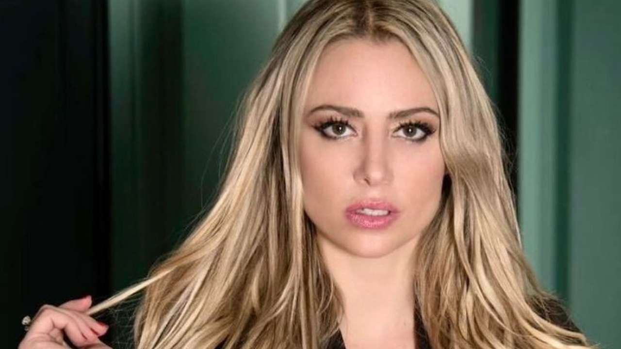 Martina Stella e l'outfit floreale