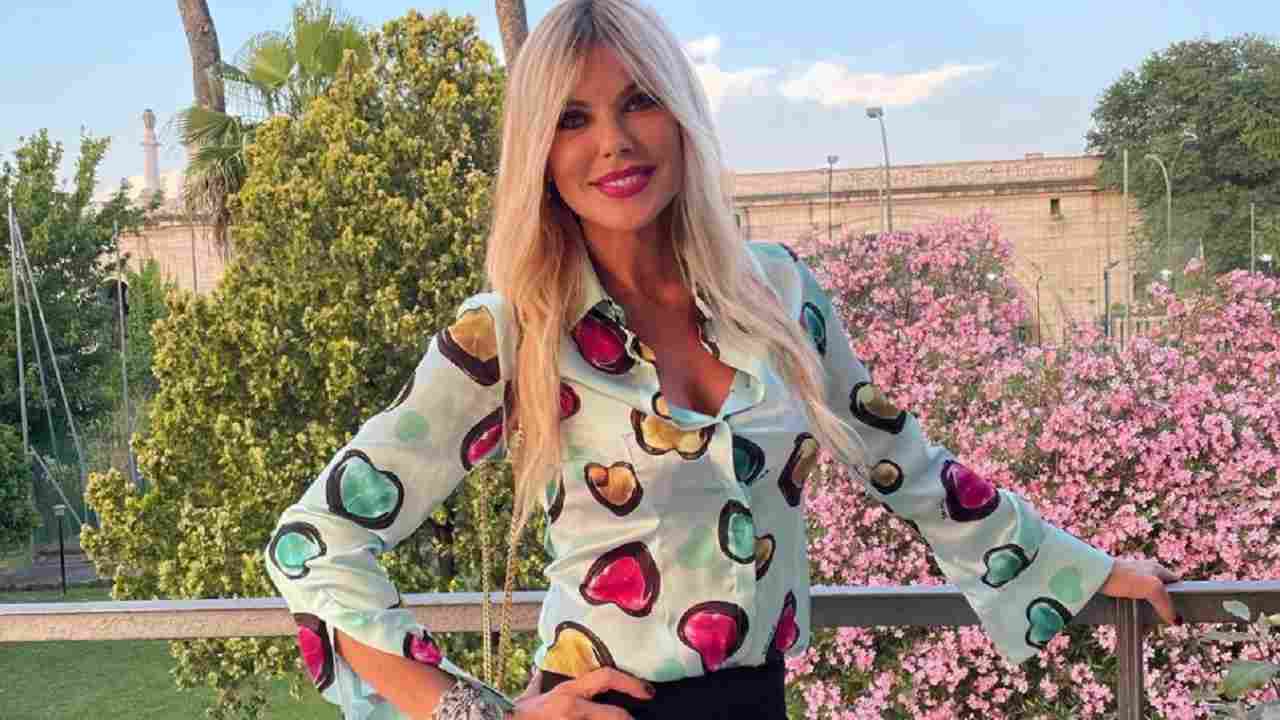 Matilde Brandi in posa