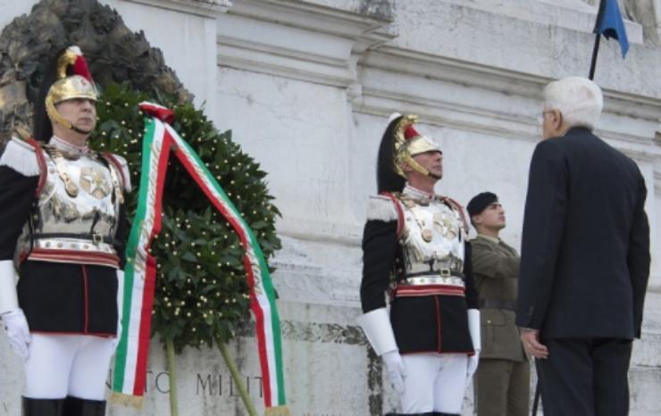 Mattarella onora i caduta in guerra