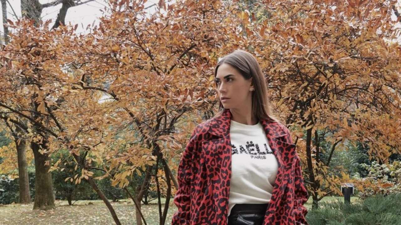 Melissa Satta sguardo che ipnotizza i fan