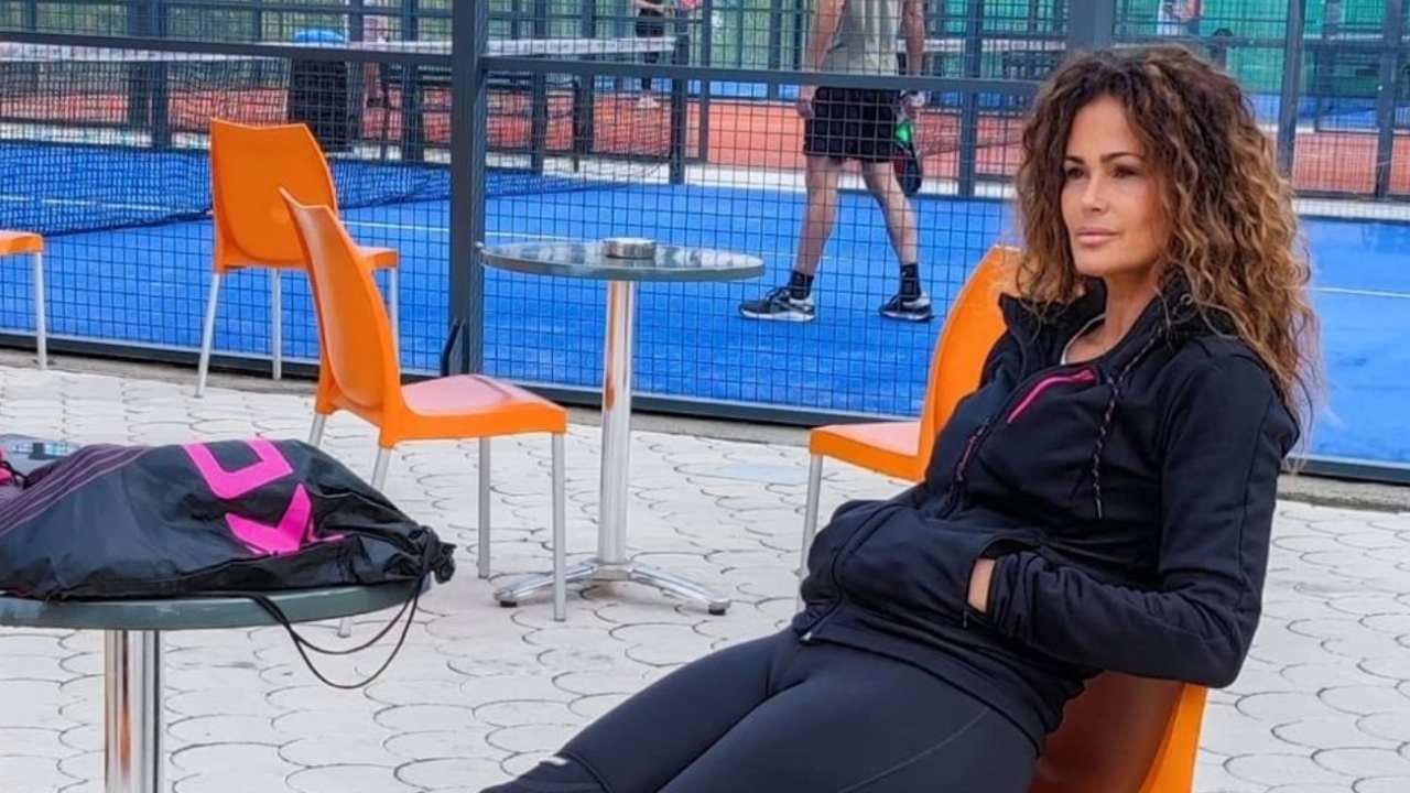 Samantha De Grenet in tuta nera