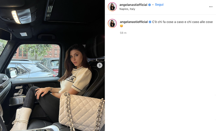 Il post di Angela Nasti in auto