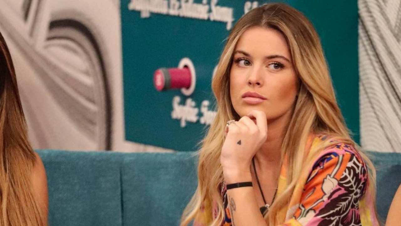 Sophie Codegoni e la sua scollatura