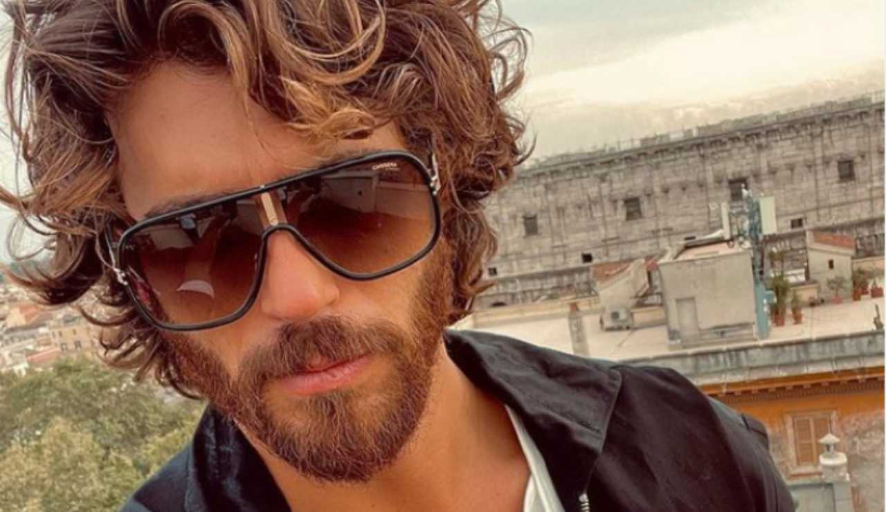 can Yaman firmacopie