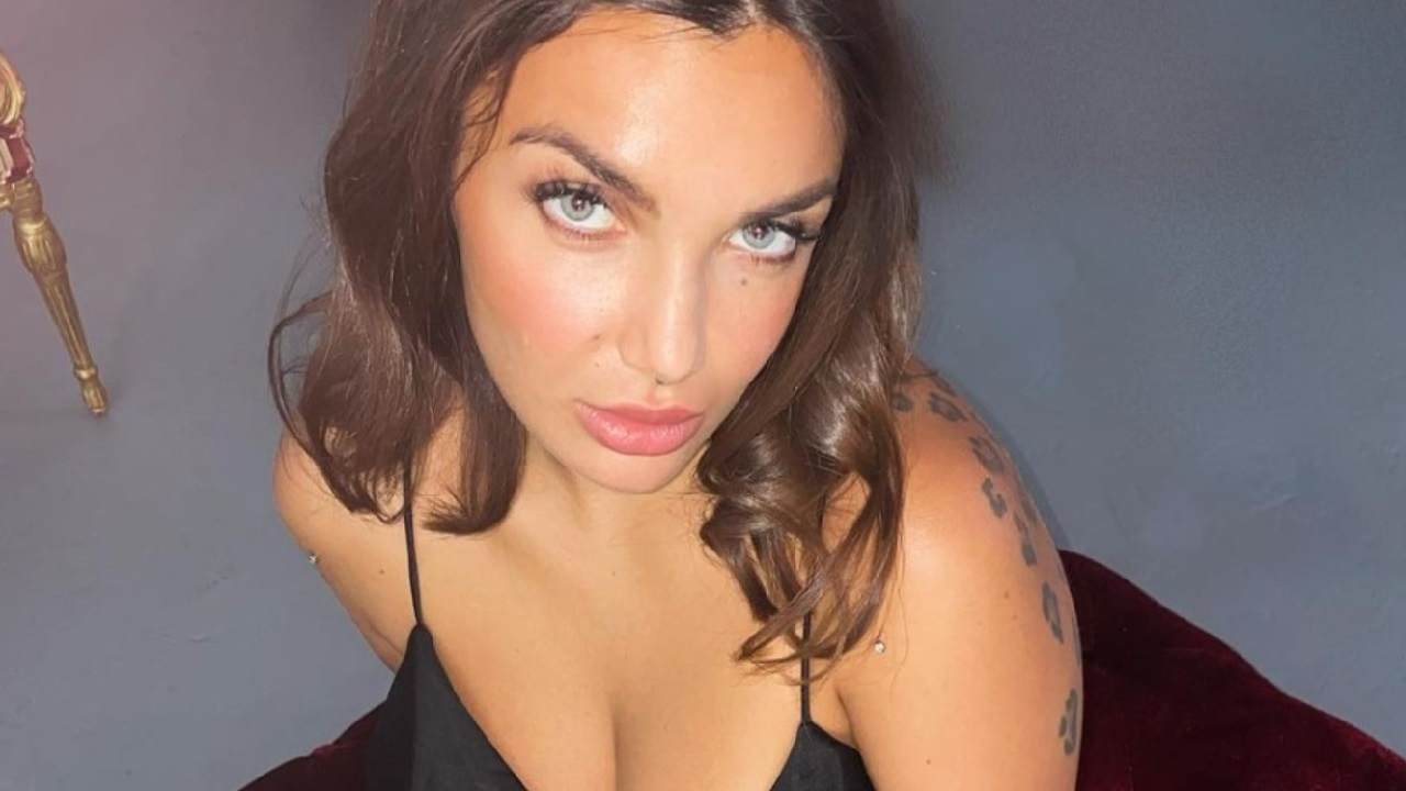 Elettra Lamborghini sguardo seducente