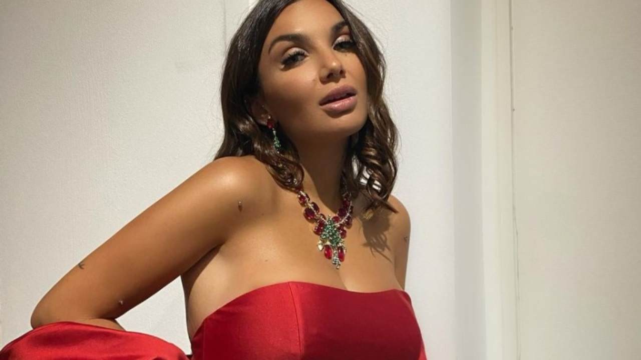 Elettra Lamborghini in posa