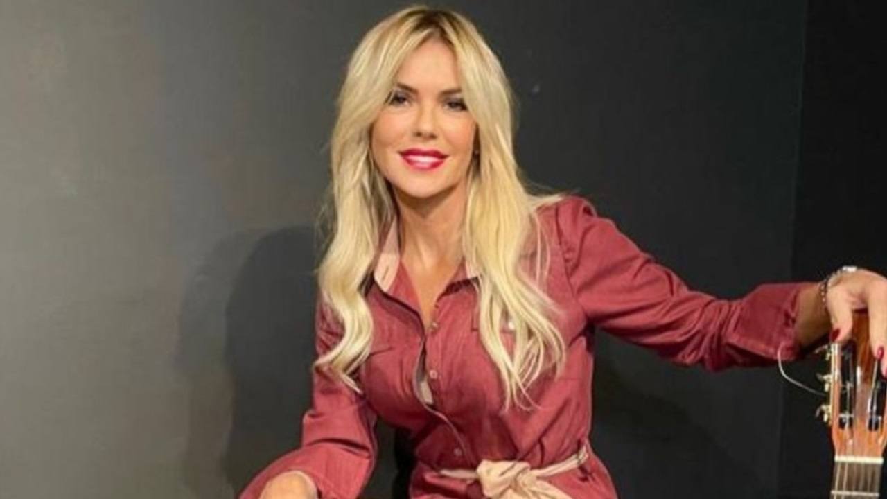 Matilde Brandi in posa