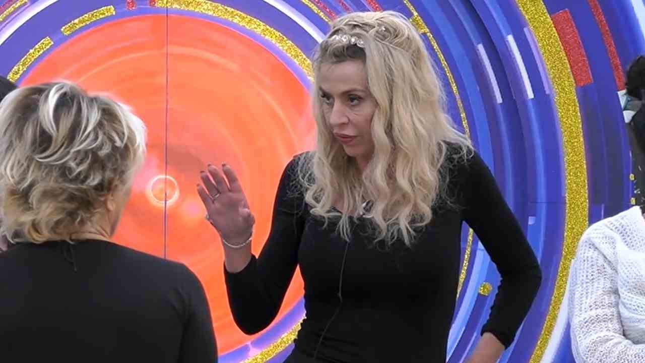 Valeria Marini sbotta al GF Vip