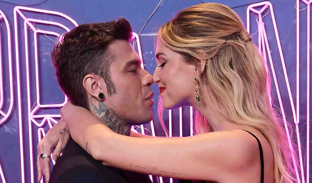 Chiara Ferragni e Fedez bacio