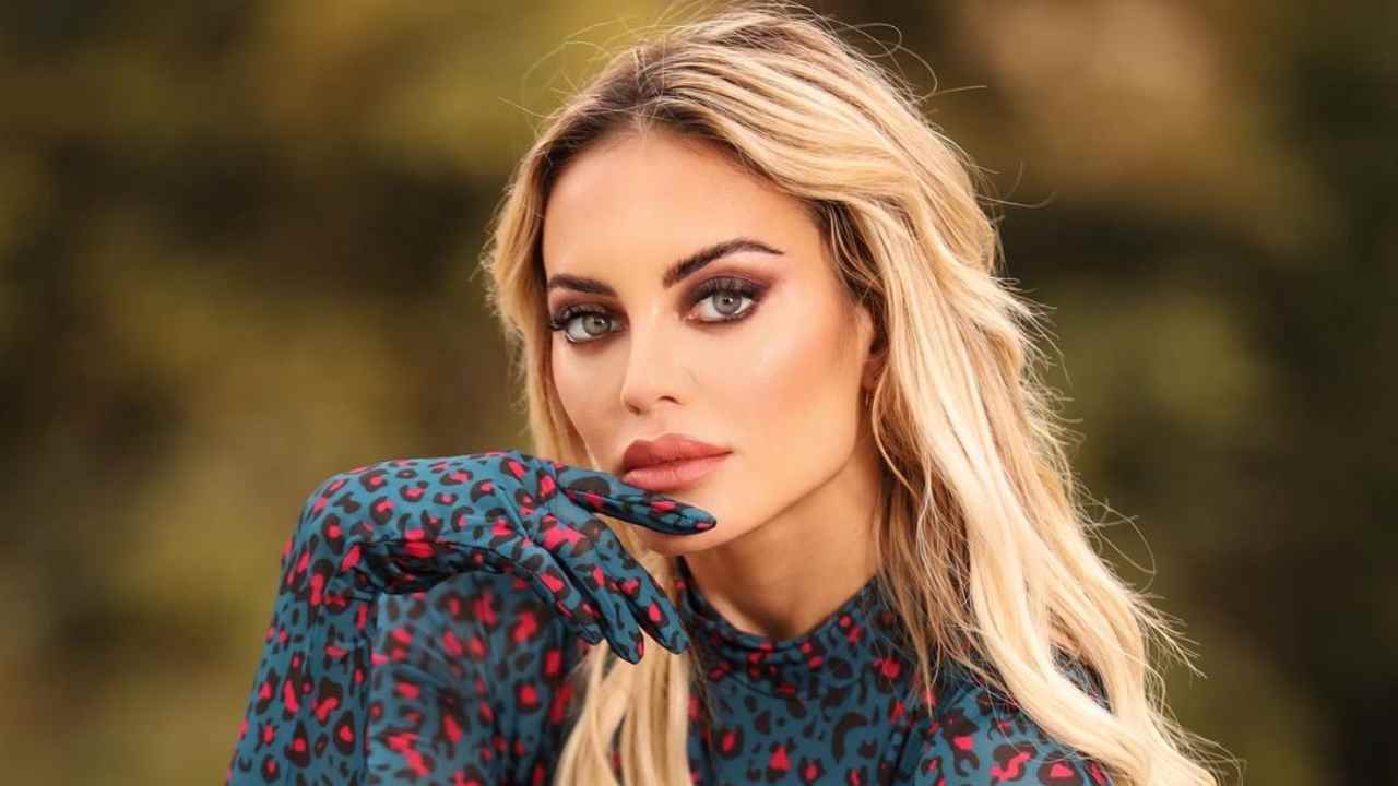 Elena Morali primo piano