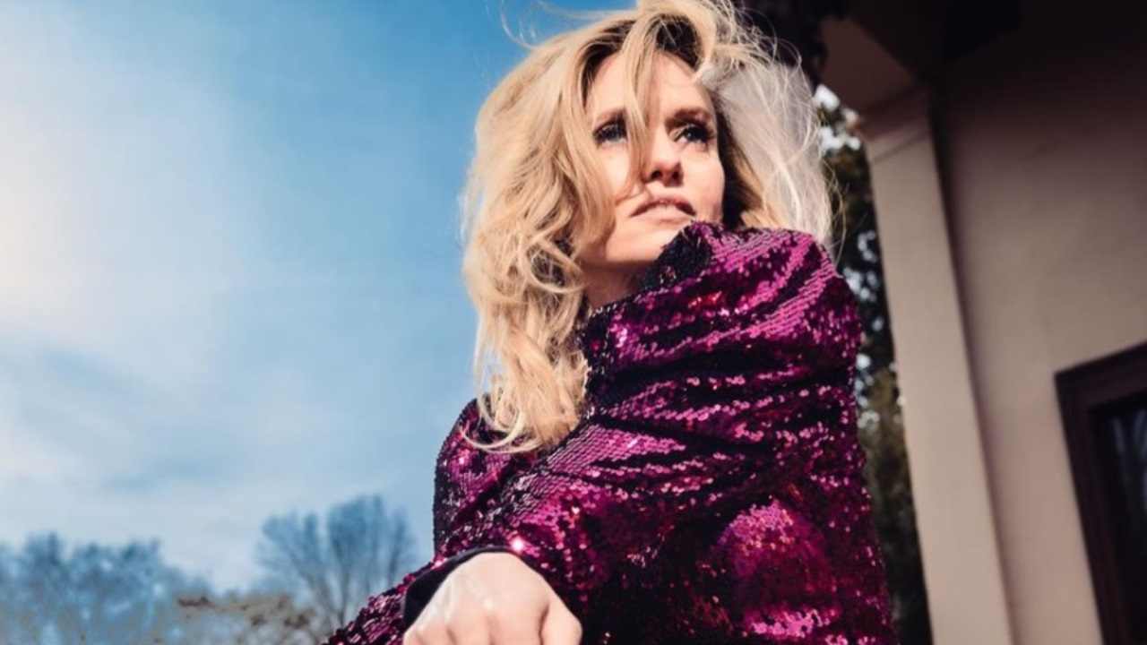 Justine Mattera in posa