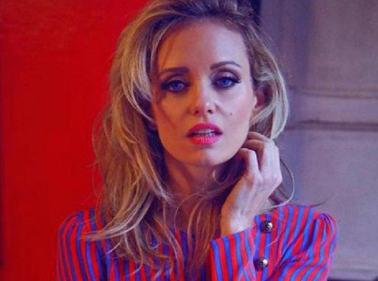 Justine Mattera sguardo profondo