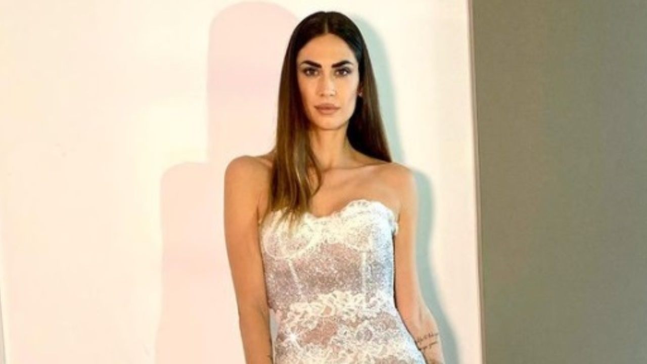 Melissa Satta in posa