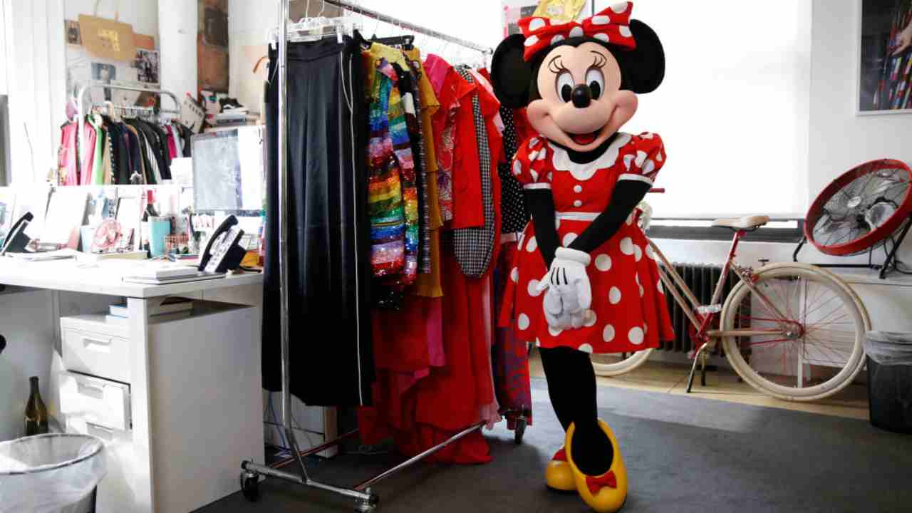 Minnie cambio di look Stella McCartney (2)