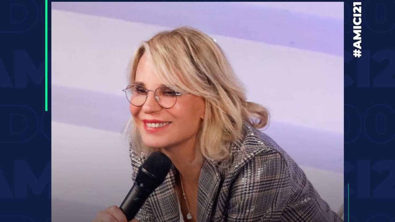 Amici 21 Maria De Filippi sorride