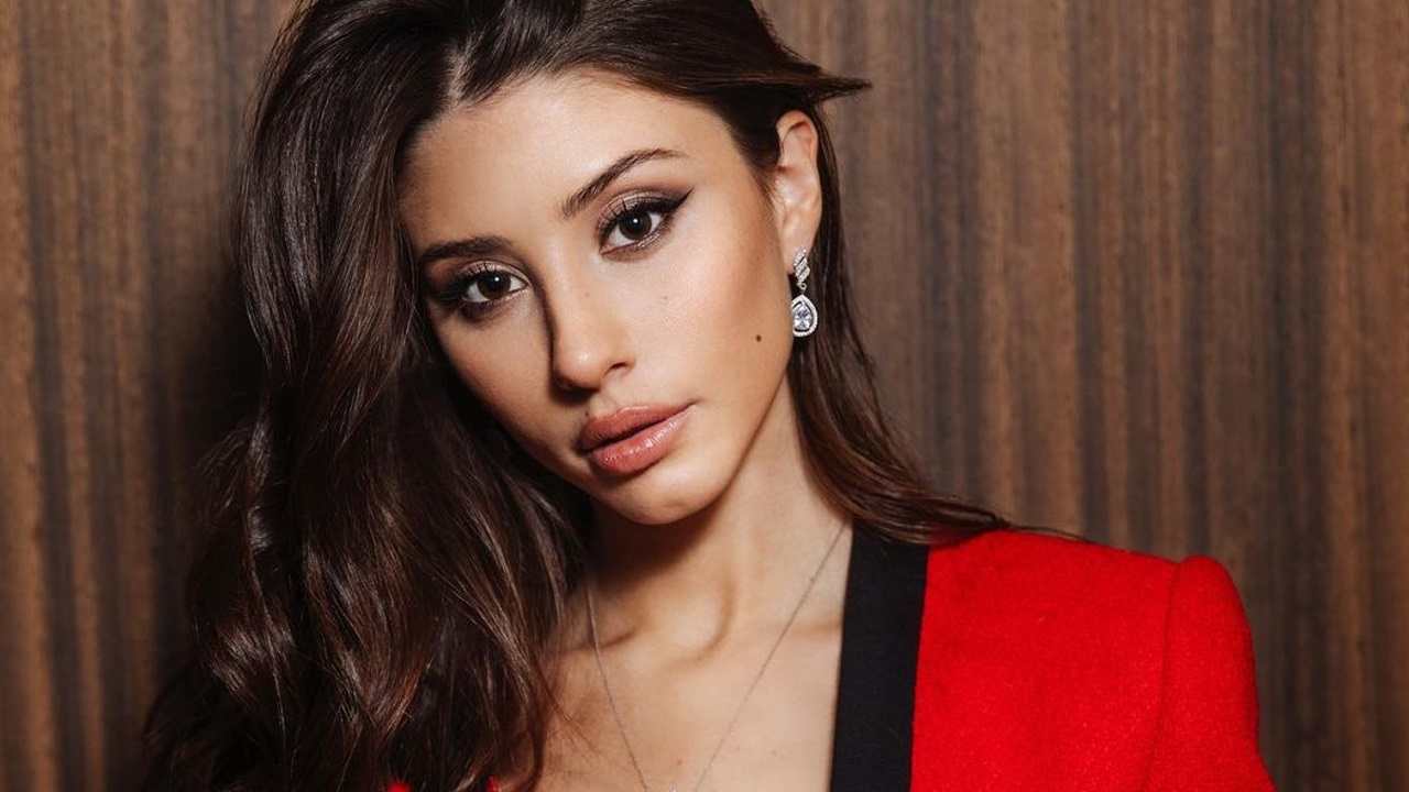 Angela Nasti sguardo ammaliante