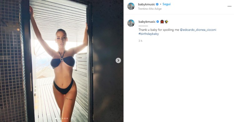 Baby K in bikini Instagram Compleanno