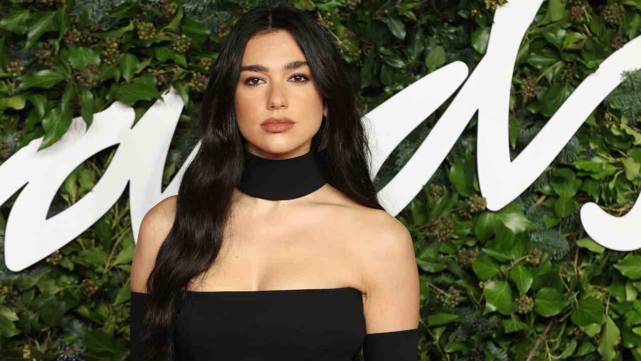 Dua Lipa primo piano