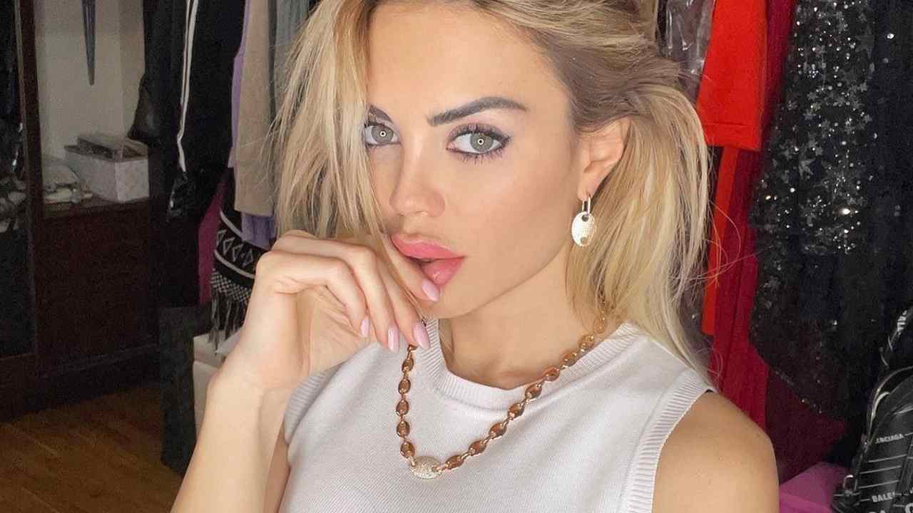 Elena Morali primo piano