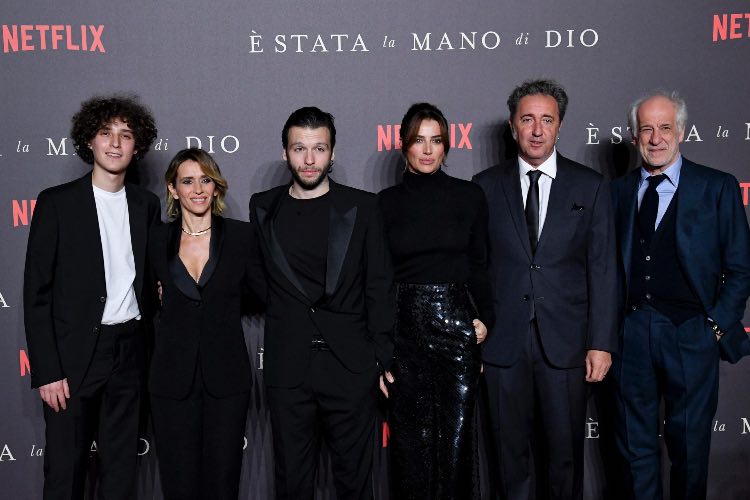 Il cast di E' stata la mano di Dio 