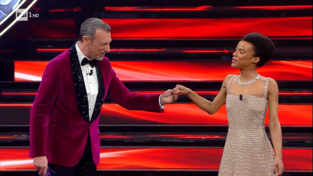 Sanremo 2022 Amadeus e Lorena Cesarini Seconda Serata