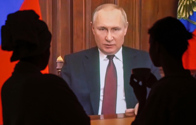 Vladimir Putin annuncia in tv l'invasione russa in ucraina