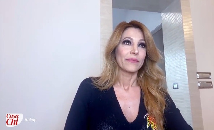 Adriana Volpe ospite a Casa Chi