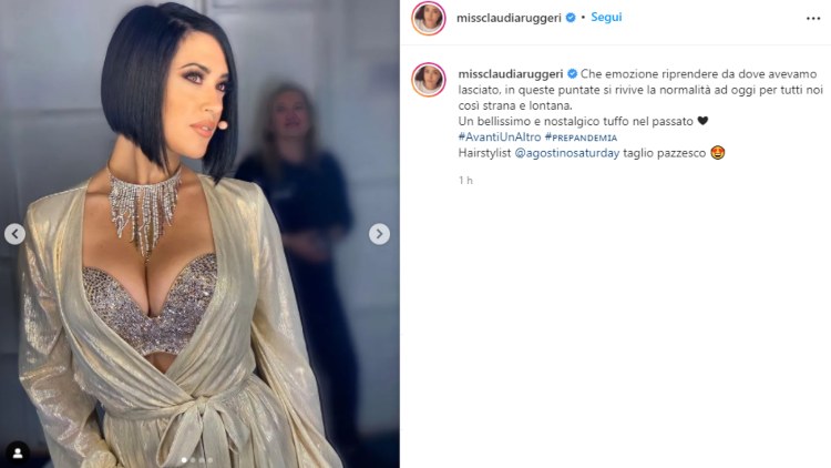 Claudia Ruggeri avanti un altro outfit dorato