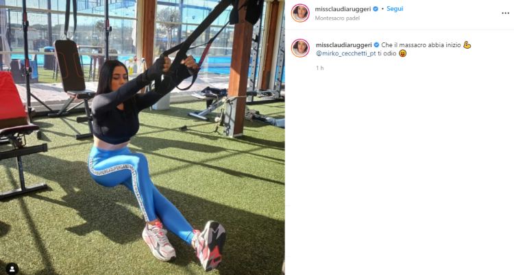 Claudia Ruggeri si allena in palestra workout