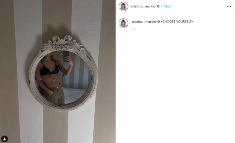 Cristina Marino selfie allo specchio Instagram