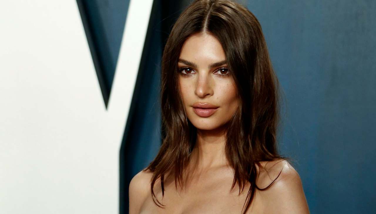 Emily Ratajkowski 09032022 (1)