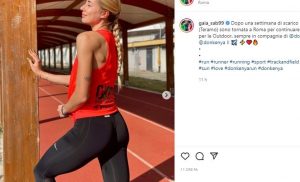 Gaia Sabbatini, il sole la bacia mentre si allena: fondoschiena da urlo