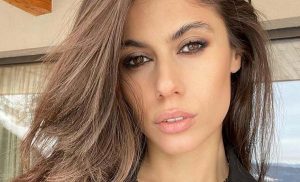 Ines Trocchia in topless: curve da infarto in bella vista