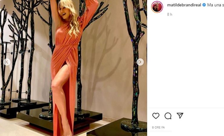 Matilde Brandi posa sensuale