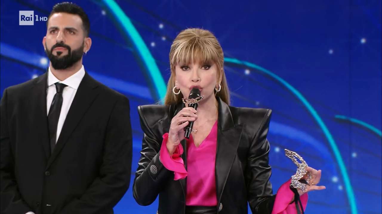 Milly Carlucci Il cantante mascherato puntata 11 03