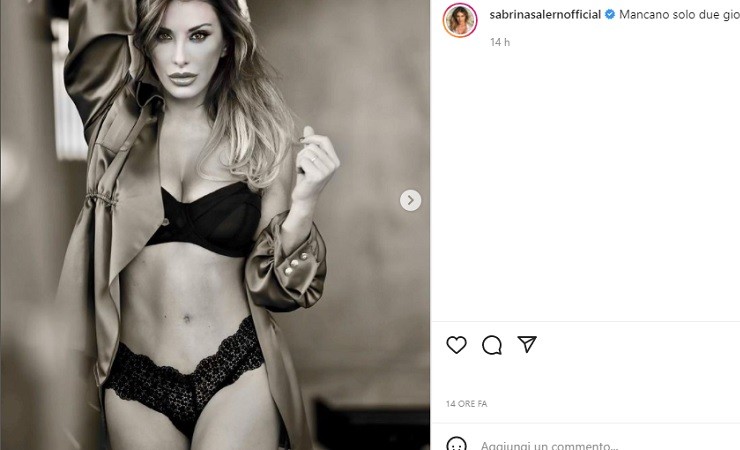 Sabrina Salerno posa sensuale