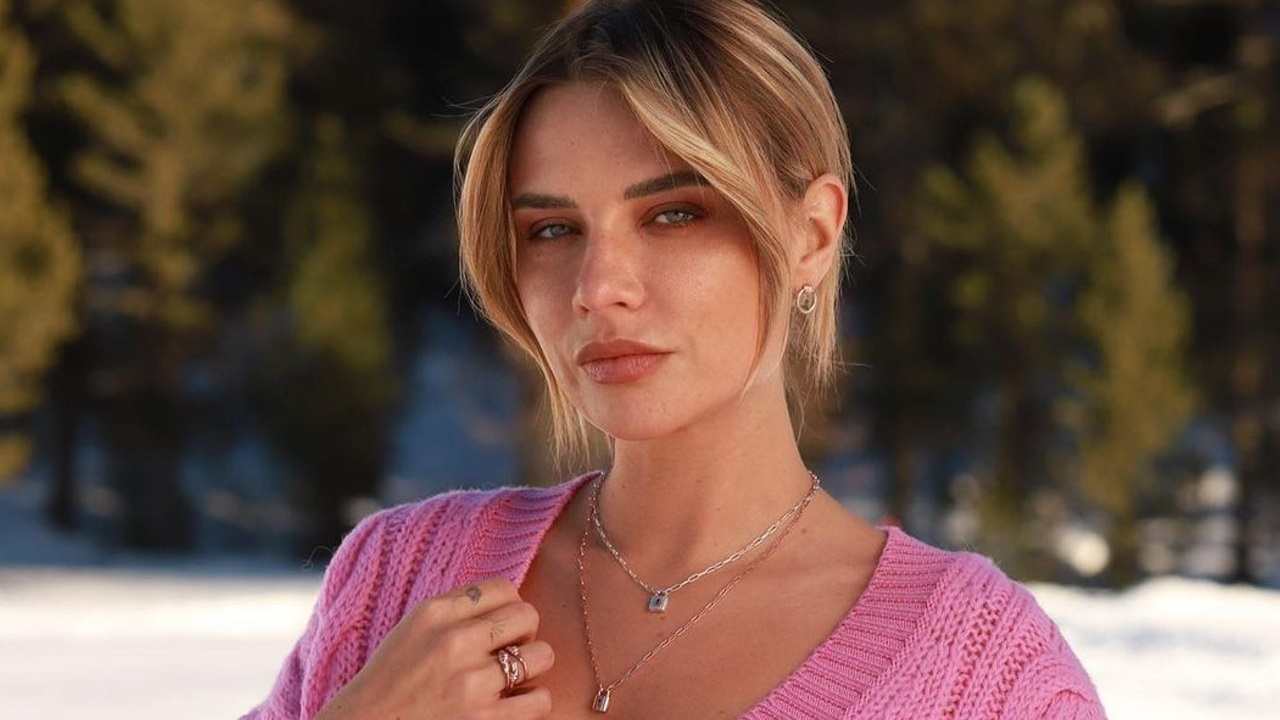 Veronica Ferraro in posa