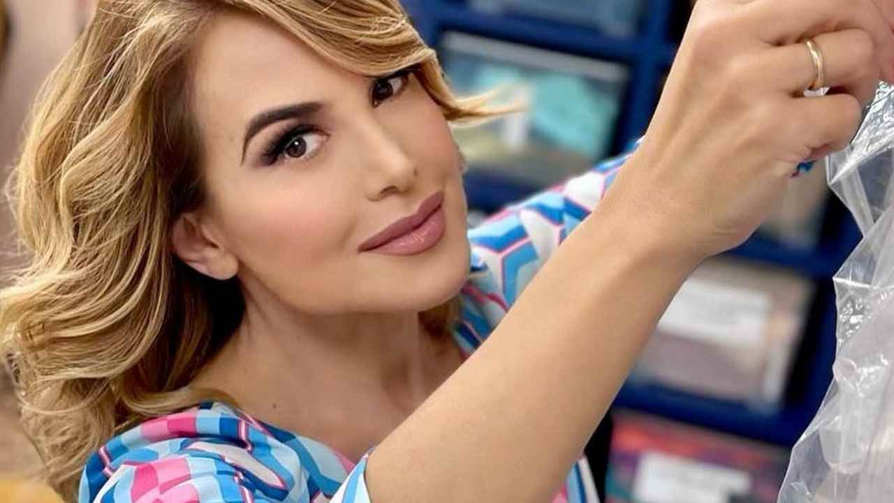 Barbara d'Urso in posa